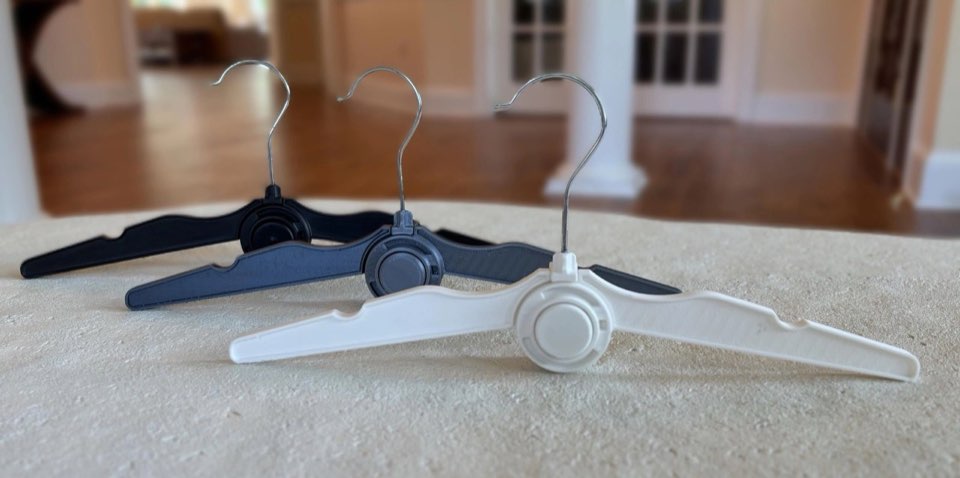 Quick Hanger black gray and white options